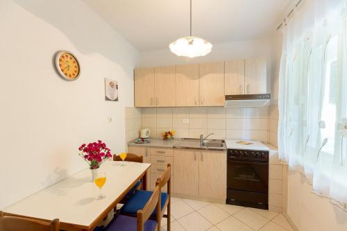 Apartments by the sea Tri Zala Korcula - 4346 - image 12
