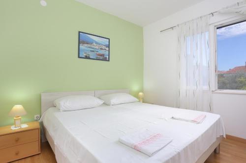 Three-Bedroom Apartment with Terrace and Sea View image 10