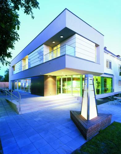 Hotel & Konditorei May in Neufeld an der Leitha