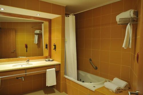 Twin Room with Extra Bed (2 Adults + 1 Child)