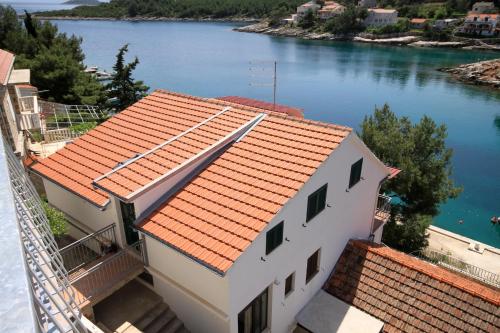  Apartments by the sea Basina, Hvar - 4599 in Vrboska