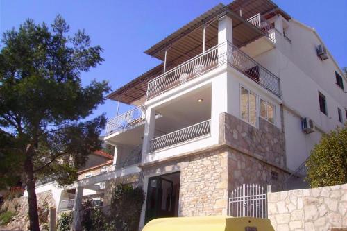  Apartments by the sea Basina, Hvar - 4599 in Vrboska