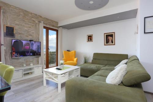 Apartments with a parking space Mastrinka Ciovo - 4324 - image 5