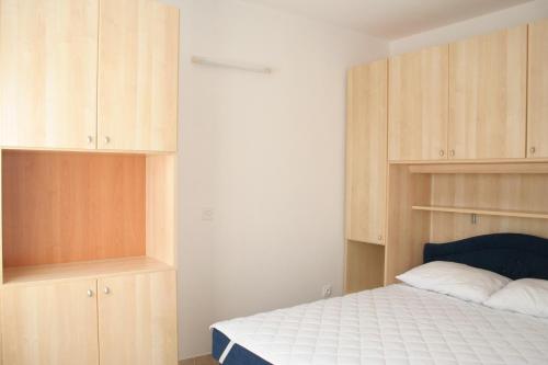 Studio with Terrace and Sea View image 7