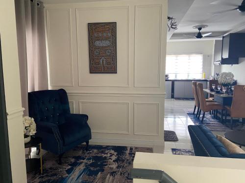 Cheerfull 3 bedroom Townhouse with parking - image 2