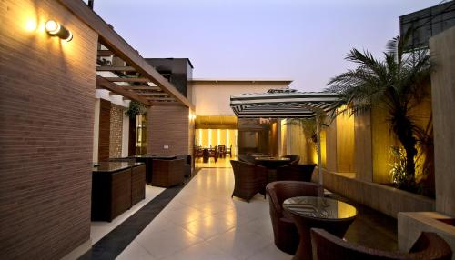 Restaurant, The Prime Balaji Deluxe @ New Delhi Railway Station Hotel in Pahar Ganj