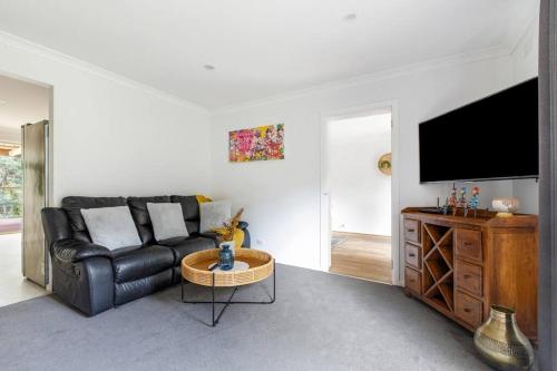 Private Holiday Home With Rain Forest Creek View in Cockatoo