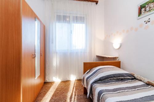 Three-Bedroom Apartment with Balcony image 10