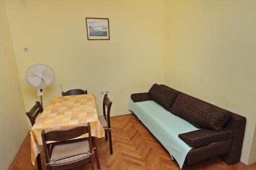 One-Bedroom Apartment with Balcony and Sea View image 4