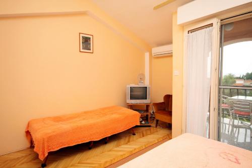 One-Bedroom Apartment with Terrace and Sea View image 10