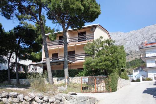  Apartments by the sea Nemira, Omis - 5884 in Tice