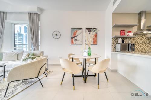 Deal of the Week Stylish 1BR with Partial Burj Views by Deluxe Holiday Homes, Дубай (фото 4)