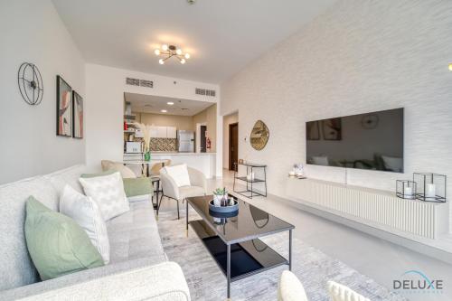 Deal of the Week Stylish 1BR with Partial Burj Views by Deluxe Holiday Homes, Дубай (фото 2)