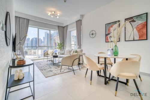 Deal of the Week Stylish 1BR with Partial Burj Views by Deluxe Holiday Homes, Дубай (фото 3)