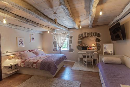 Spod Korit - Brgudac, Opatija with hot tub and free parking in Lanišće