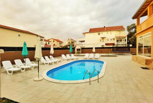 Family friendly house with a swimming pool Bibinje Zadar - 5778 - image 2
