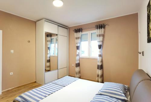 Two-Bedroom Apartment with Terrace image 9