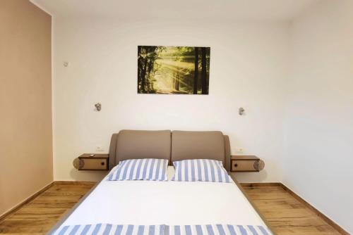 Two-Bedroom Apartment with Terrace image 8