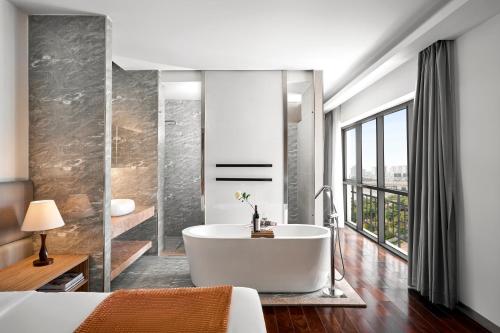 Bad, Oakwood Hotel & Apartments Saigon   in Ho Chi Minh-byen