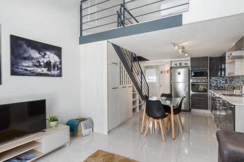 Sutton Place 57 - image 4