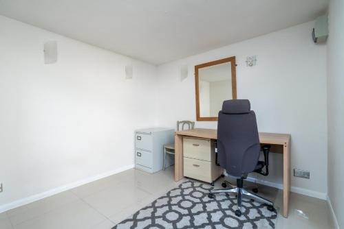 Gorgeous flat with garden in Battersea - image 14