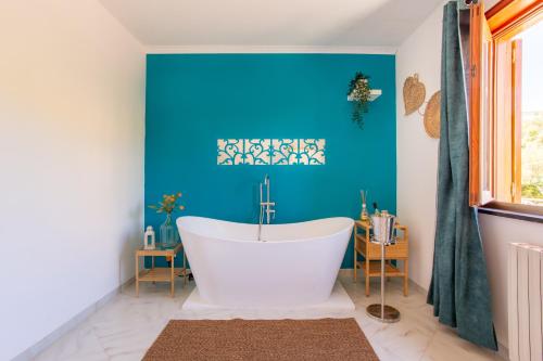 อ่างแช่น้ำร้อน, Villa Mariel in อาเรนัชชา