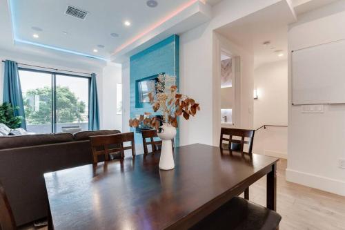 Modern 4 Bedroom Charmer w/ Rooftop Deck #2, Los Angeles (fotografie 2)