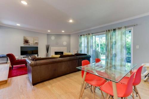 Woodland Hills Charmer in Los Angeles, USA
