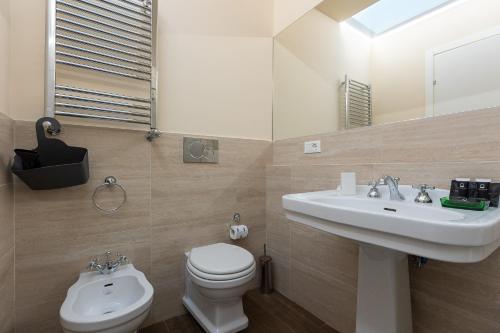 SPA Apartment Via Barberini - image 4
