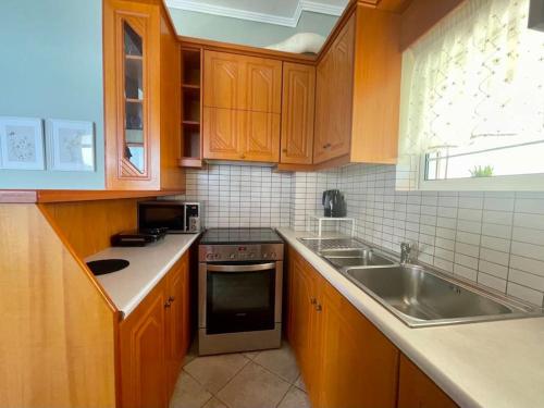 Seaside Apartment in Glyfada-Trizonia in 네아 트리조니아