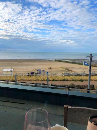 GOOD SHIP LOLLIPOP LODGE - Birchington-on-Sea - 6 mins drive to Minnis Bay Beach