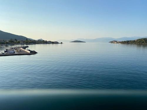 Seaside Apartment in Glyfada-Trizonia in 네아 트리조니아