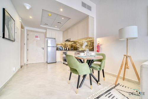 ASHRI Luxurious apt in Binghatti Avenue AlJaddaf - image 4