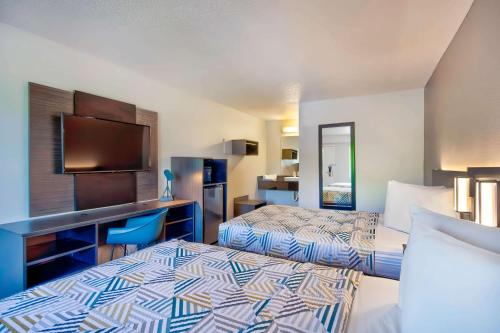 Motel 6-Warren, MI - Detroit East in Warren, USA