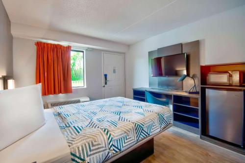 Motel 6-Warren, MI - Detroit East