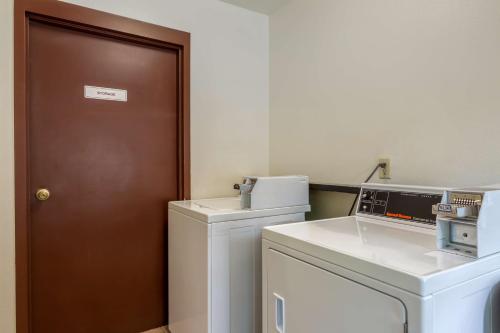 Best Western Pecos Inn - image 7