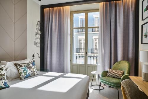 Habitación Doble con Vistas Ciudad room in Vincci Larios Diez