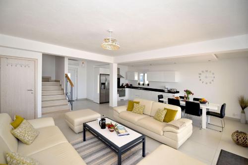 Luxury Villa Fig with pool and Jacuzzi near Dubrovnik in Ivanica