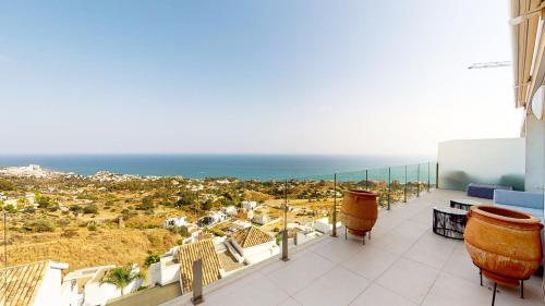 beranda/teres, Stupa Hills VI - Luxury Duplex Penthouse in La Capellania