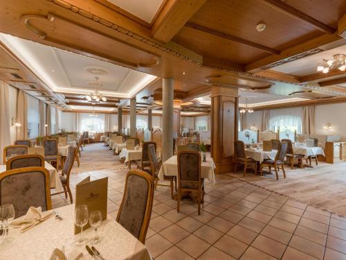 Restaurant, Alpenhotel Karwendel -Adults only- in Ostbach