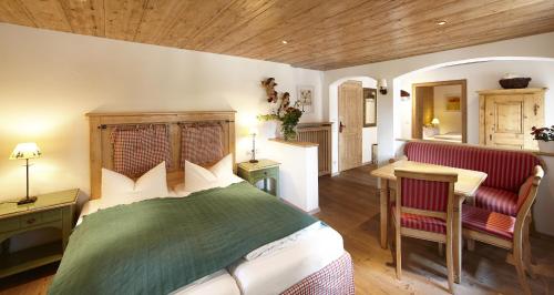 2 queen beds