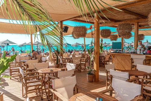 Yacht Hotel - image 8