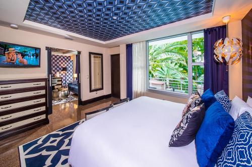 Artist Collection Poolside Cabana Suite