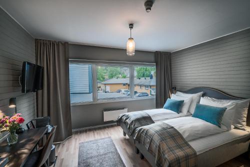 2 twin beds