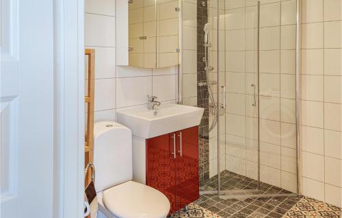 Fürdőszoba, Gorgeous Home In Vänersborg With Wifi (Gorgeous Home In Vanersborg With Wifi) in Vanersborg