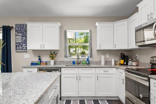 Konyha, Pet-friendly, Heated Pool, Close to Everything 3 Bedroom Home in Dunnellon