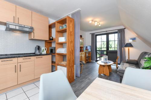One-Bedroom Apartment image 4