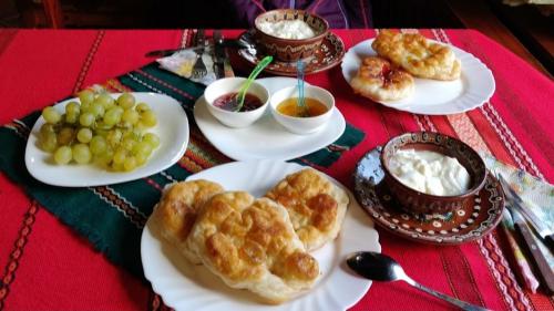 Къща за гости Динас in Zmeitsa