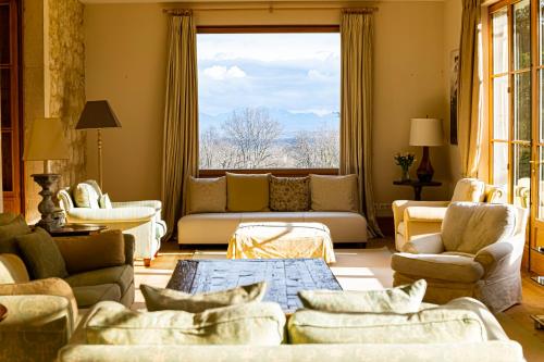 Chateau d'Echenevex - Luxury Escape near Geneva