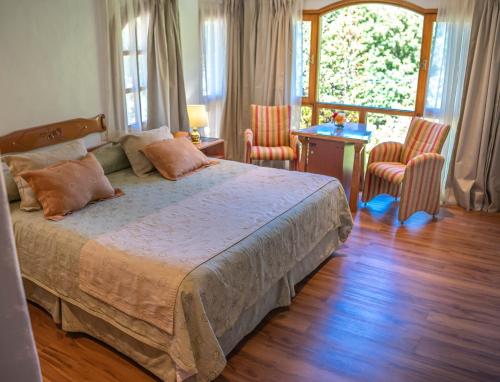 Standard Double Room image 2
